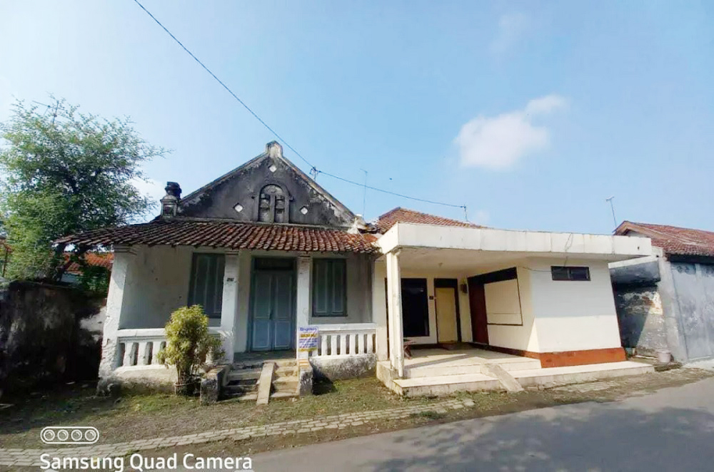 Dijual Rumah Tua Hitung Tanah Saja di Pusat Kota Kabupaten Jombang Dekat RSUD Kabupaten Jombang, Alun-Alun Jombang, Linggajati Plaza